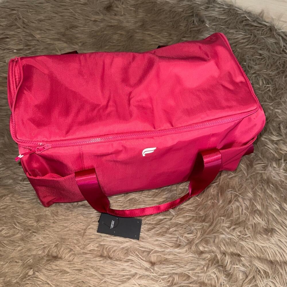 New Fabletics The Convertible Travel Bag Berrylicious/Lush Berry O/S